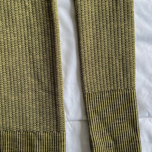 Lululemon Athletica Workout Top Size 6 - Picture 2 of 3